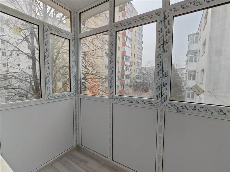 Apartament cu 3 camere semidecomandat, mobilat în Micro 3