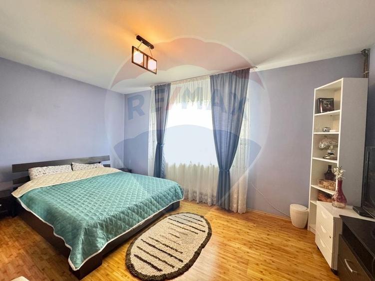 Casă individuală cu 5 camere cu Teren 713 Mp în Cârcea