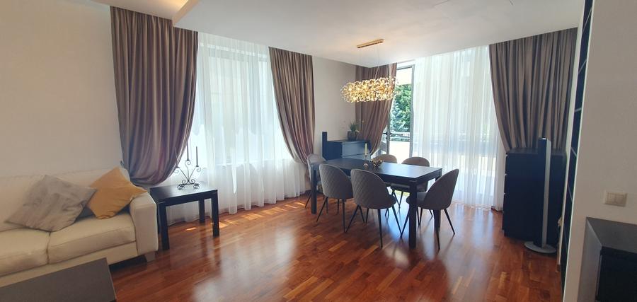 Apartament cu 3 camere decomandat, mobilat în Iancu Nicolae
