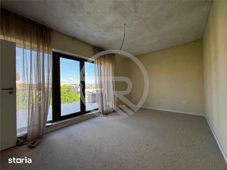 Apartament cu 3 camere semidecomandat în Borhanci