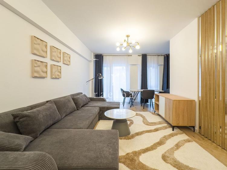 Apartament cu 3 camere semidecomandat, mobilat în Pipera