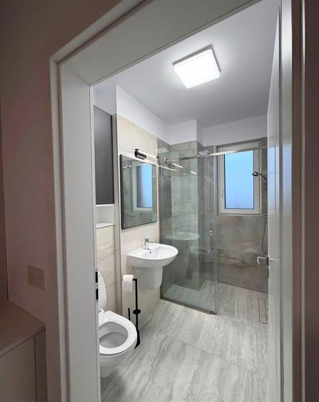 Apartament cu 3 camere semidecomandat în Aradului