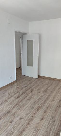 Apartament cu 3 camere semidecomandat în Constructorilor