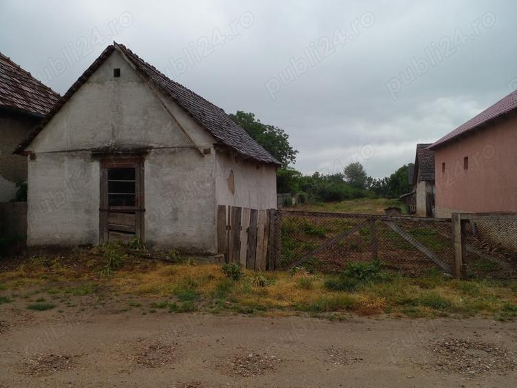 Casă cu 2 camere cu Teren 1600 Mp în Tăut