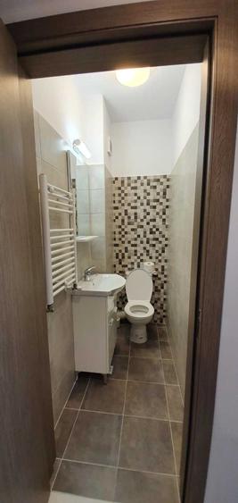 Apartament cu 3 camere decomandat în Roșu