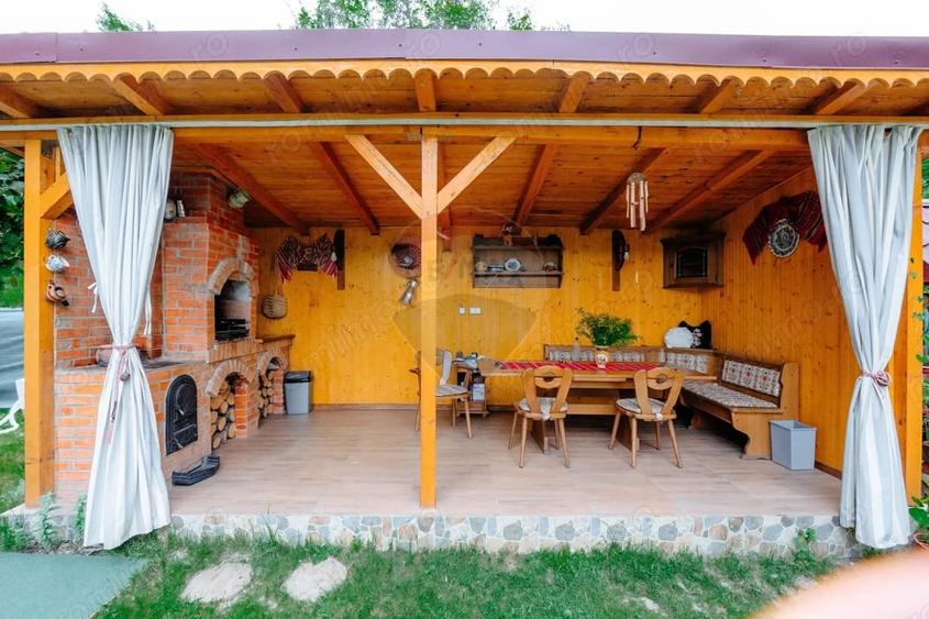 Casă cu 6 camere cu Teren 861 Mp în Corbi
