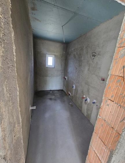 Casă cu 4 camere în Alparea