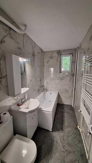Apartament cu 2 camere decomandat în Rovine