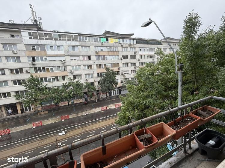 Apartament cu 3 camere semidecomandat în Gara de Nord