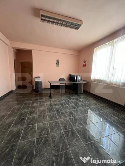 Spațiu comercial, de 600 mp, în Industrială