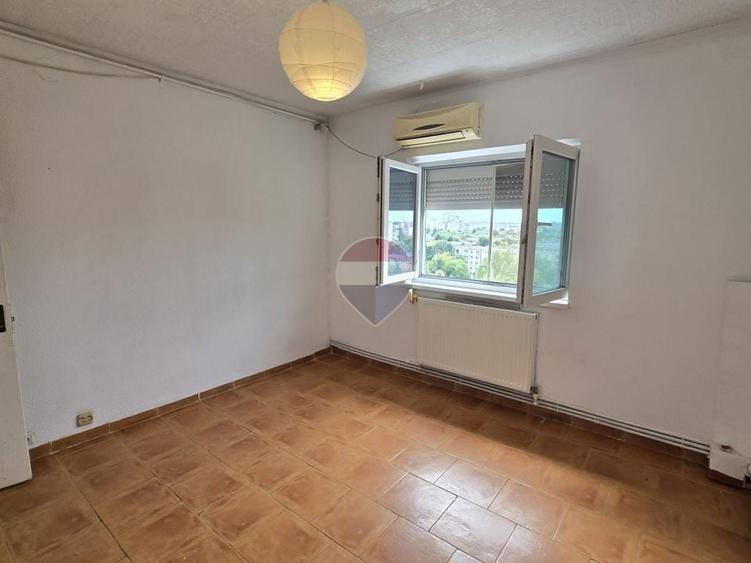 Apartament cu 3 camere decomandat în Berceni