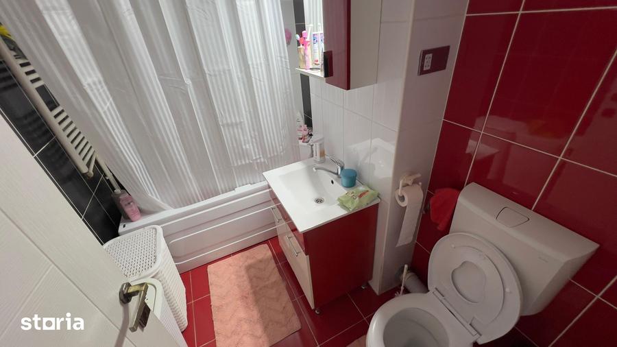 Apartament cu 3 camere decomandat în Petros