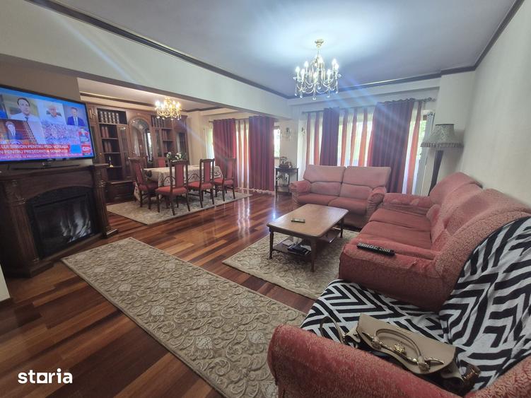Apartament cu 4 camere decomandat în Decebal