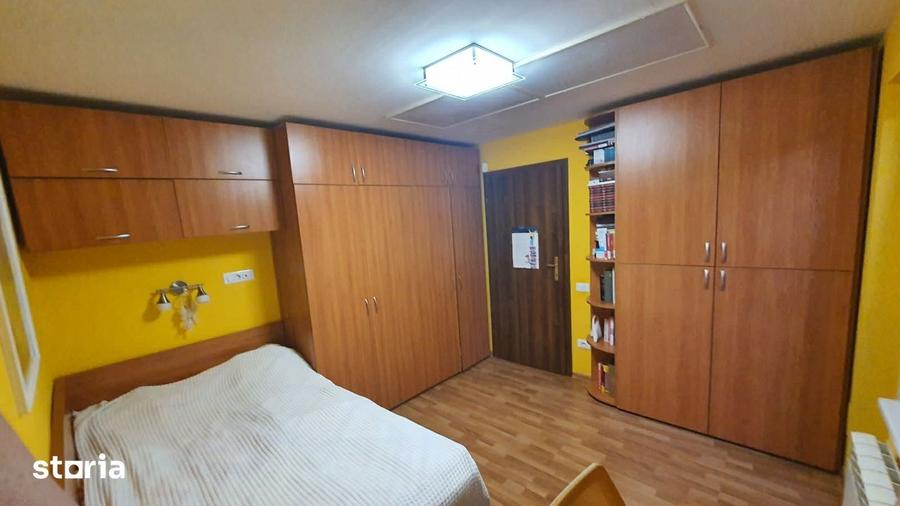 Apartament cu 3 camere semidecomandat în Astra