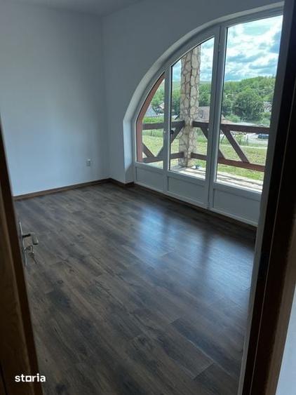 Casă cu 4 camere cu Teren 160 Mp în Central