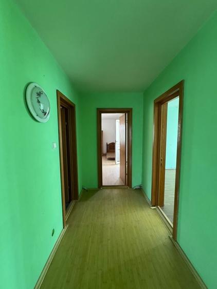 Casă cu 4 camere în Slatina