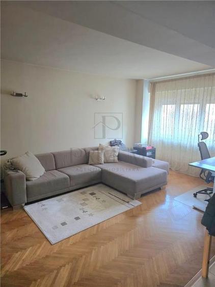 Apartament cu 3 camere decomandat, mobilat în Aradului