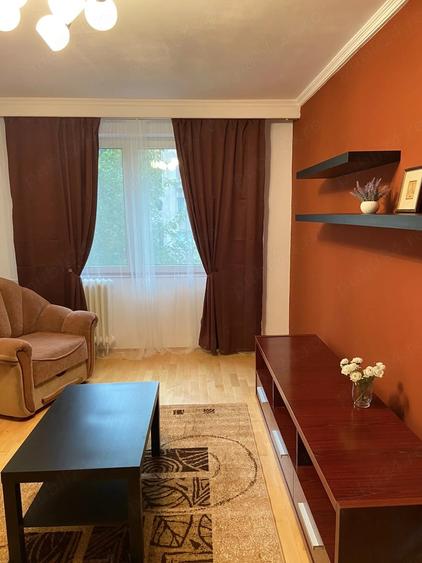 Apartament cu 2 camere decomandat în Crângași