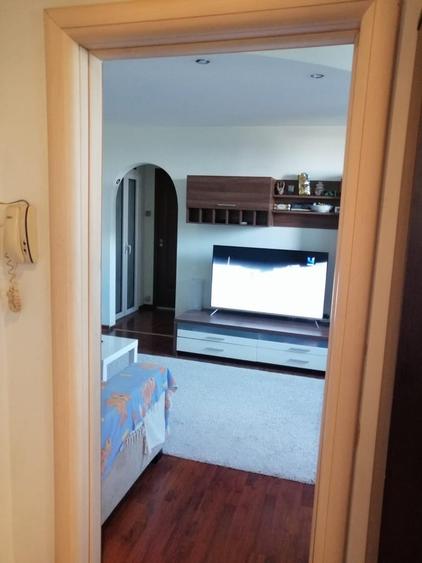 Apartament semidecomandat în 1 Mai