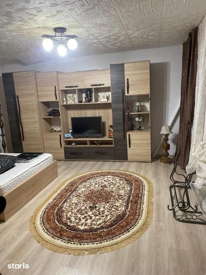 Casă cu 6 camere cu Teren 439 Mp în Petros