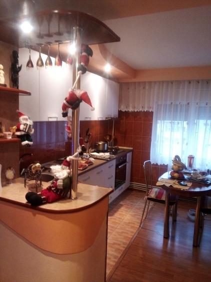 Apartament cu 2 camere decomandat în 1 Decembrie