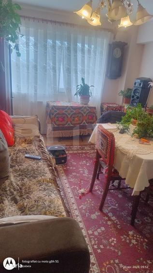 Apartament cu 2 camere, decomandat de vanzare Zona UM - 8