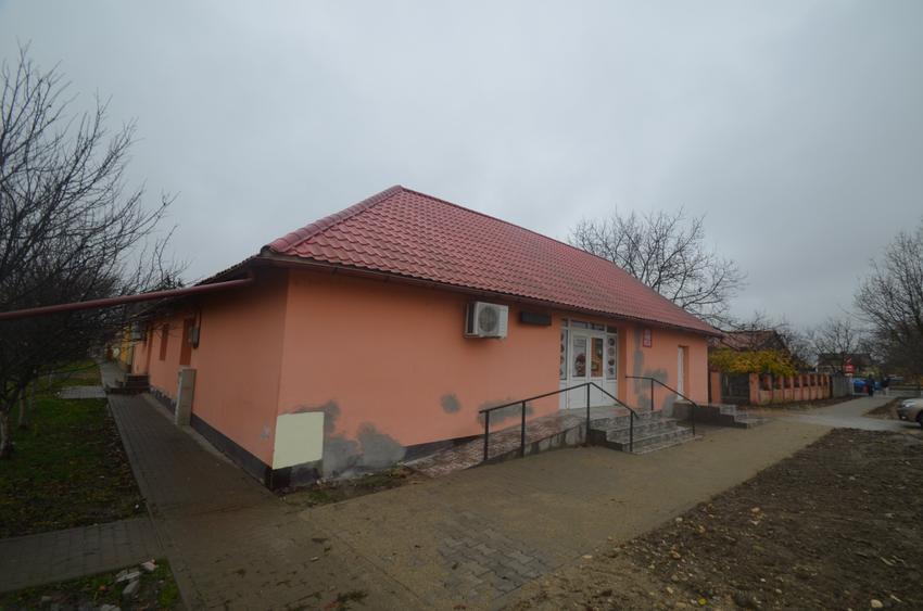 Casă individuală cu 3 camere cu Canalizare în Pădureni (Jebel)