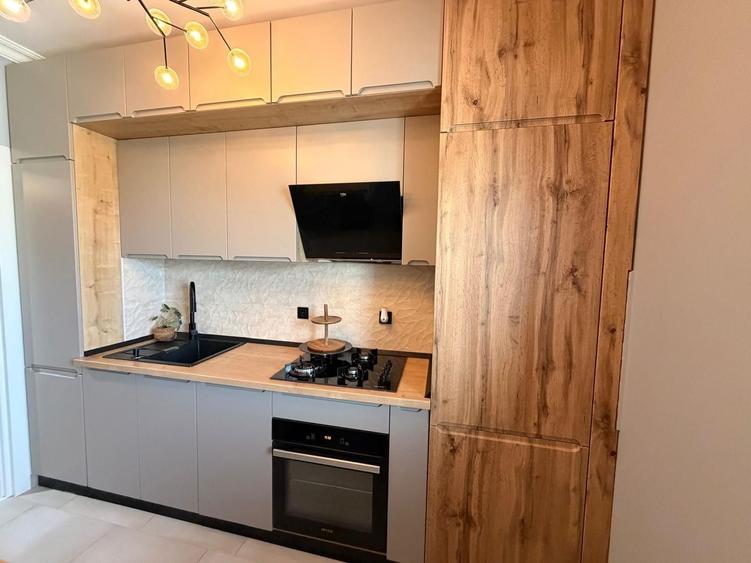 Apartament cu 3 camere decomandat în Sisești