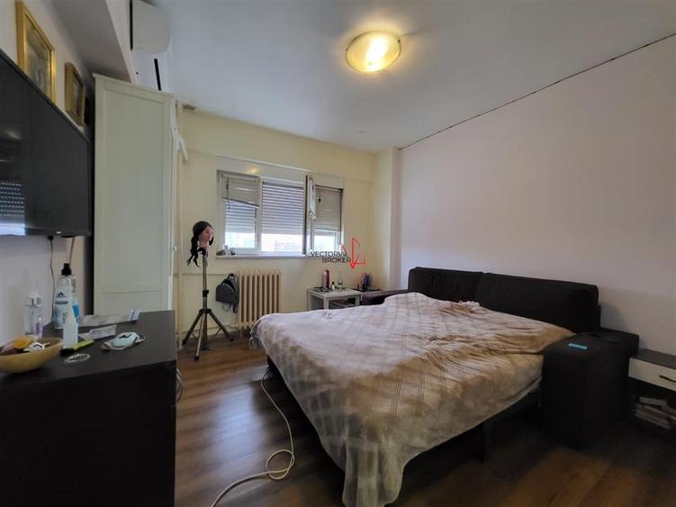 Apartament cu 3 camere semidecomandat în Titan