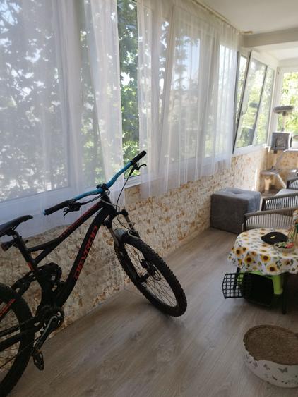 Apartament cu 3 camere semidecomandat în Rogerius