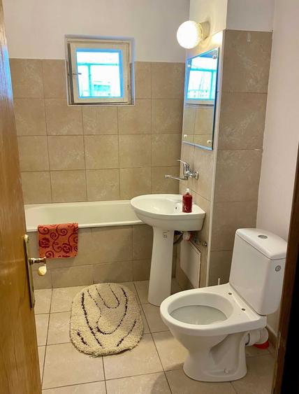 Apartament cu 3 camere decomandat în 9 Mai