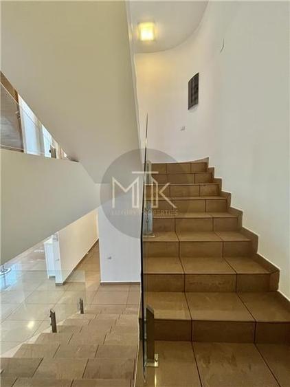 Duplex cu 6 camere cu Piscina în Pipera