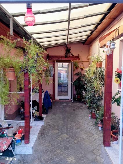 Casă cu 6 camere cu Teren 570 Mp în Ghirodei
