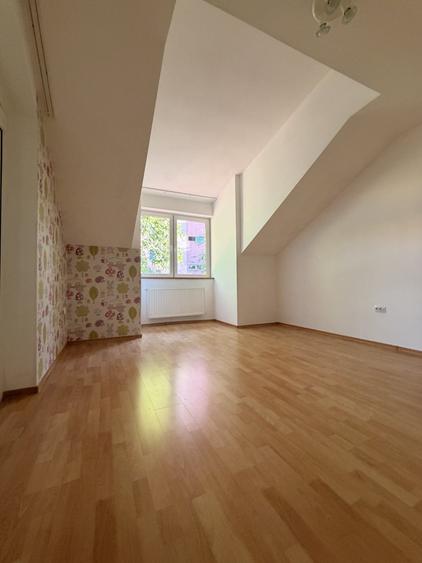 Casă individuală cu 5 camere cu Canalizare în Fabric