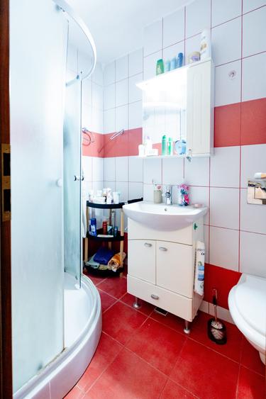 Apartament cu 5 camere decomandat în Micălaca