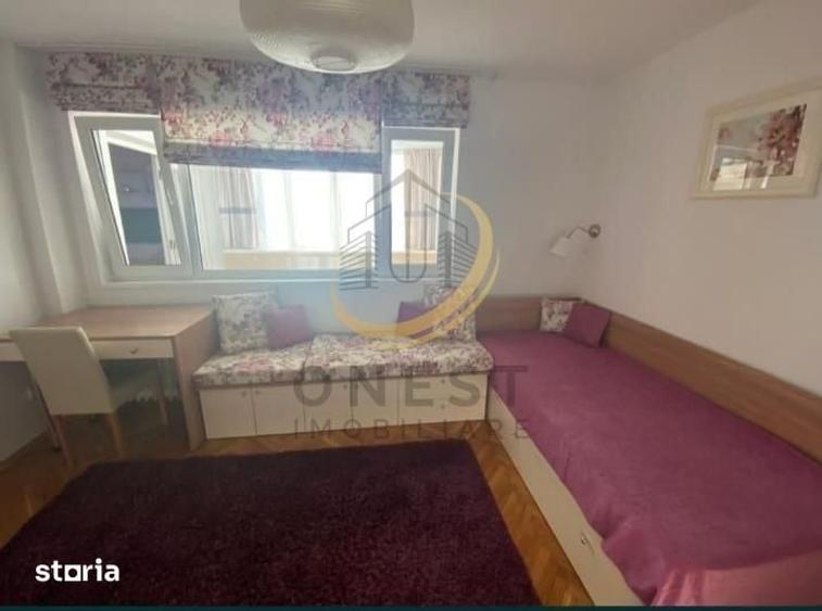 Apartament cu 4 camere decomandat în 22 Decembrie 1989