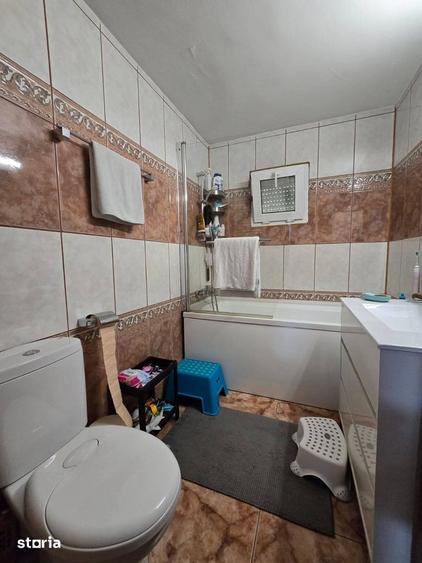 Apartament cu 4 camere decomandat în Baicului