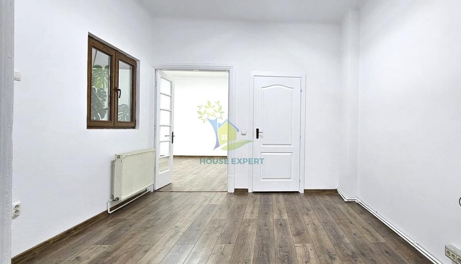 Apartament cu 4 camere decomandat în P-ța Rosetti