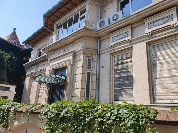 Casă individuală cu 14 camere cu Canalizare în Ferdinand