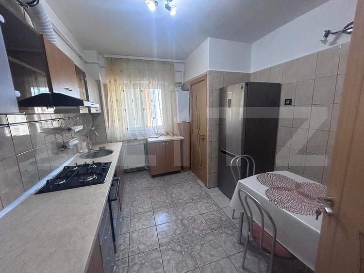 Apartament cu 3 camere, decomandat, centru-Universitate - 7