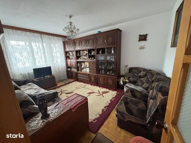 Apartament cu 3 camere decomandat, mobilat în Central