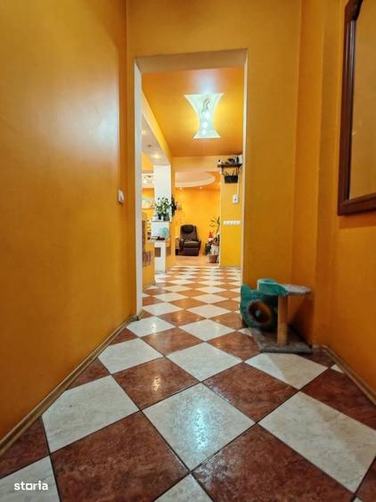 Apartament cu 4 camere decomandat în Rogerius