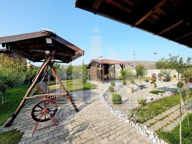 Casă individuală cu 6 camere cu Canalizare în Bărăbanț