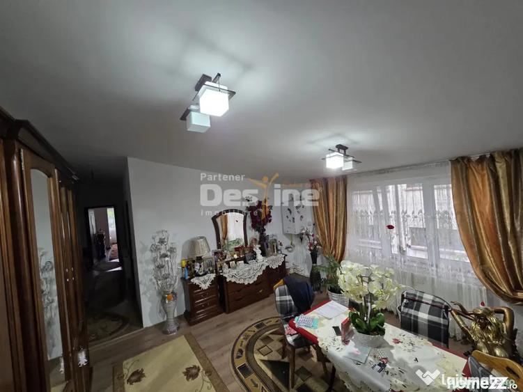 Casă cu 6 camere cu Teren 320 Mp în Galata