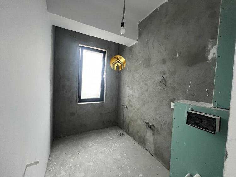 Casă cu 4 camere cu Teren 200 Mp în Otopeni