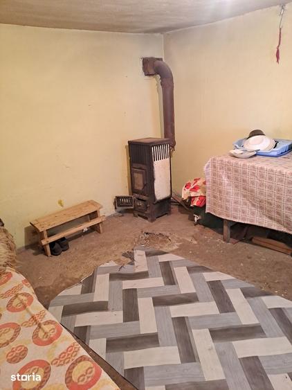 Casă cu 3 camere cu Teren 1215 Mp în Barza