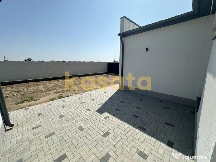 Casă cu 4 camere cu Teren 400 Mp în Domnești