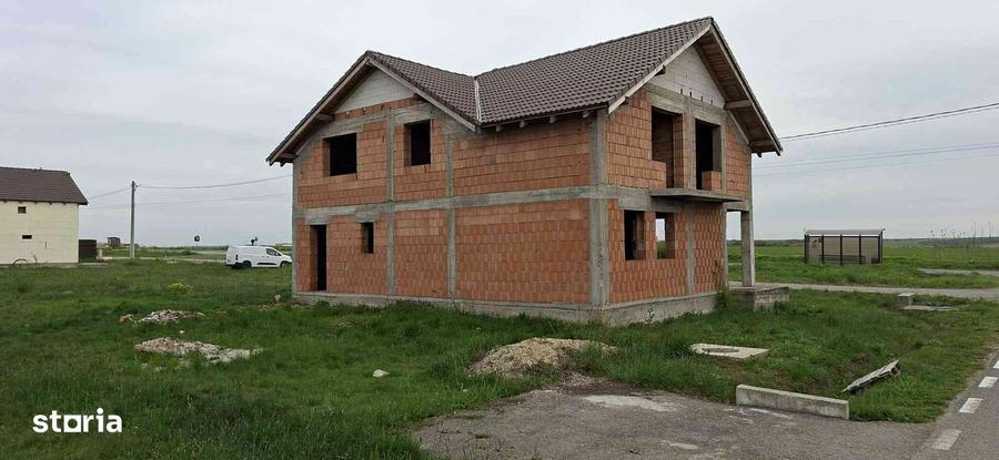 Casă cu 6 camere cu Teren 500 Mp în Frumușeni