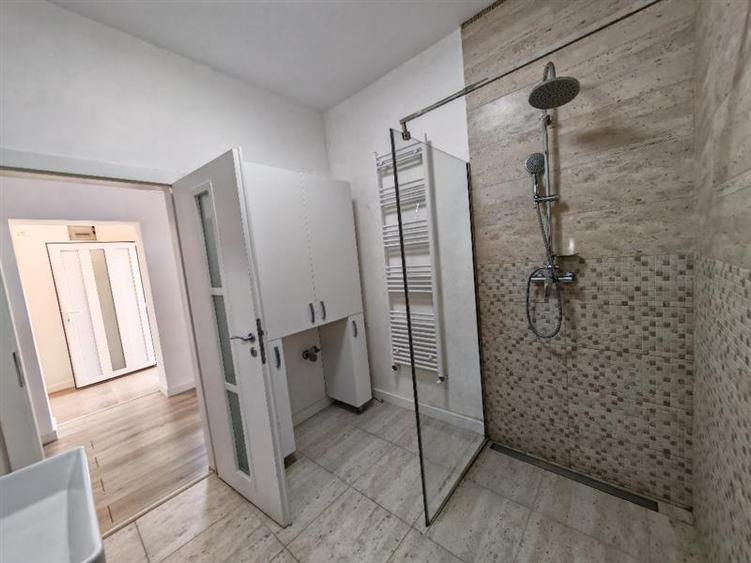 Casă cu 3 camere cu Canalizare în Periferie