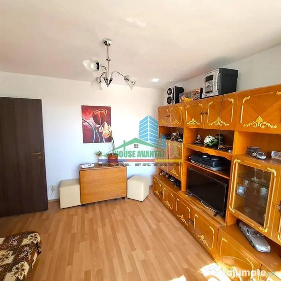 Apartament cu 3 camere decomandat în Sud
